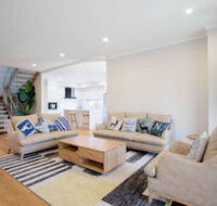 Lux Style 4BR Townhouseashwood - Accommodation Port Macquarie