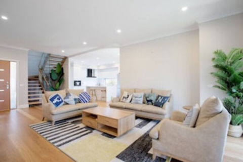 Lux Style 4BR Townhouse@ashwood - Accommodation Port Macquarie 0