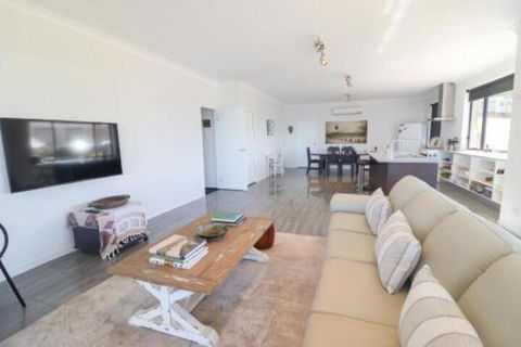Elysium Lakehouse - Accommodation Port Macquarie 7