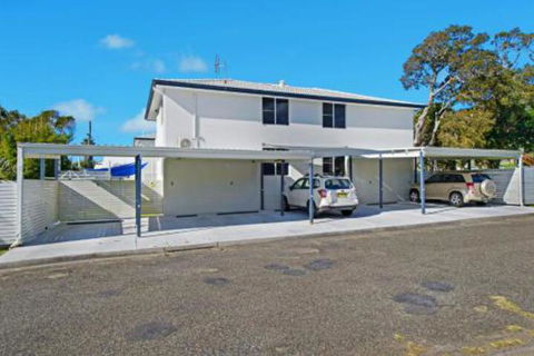 WAVES On MAIN 4 / 1 MAIN STREET - Accommodation Port Macquarie 3