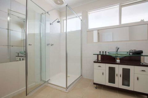 Spacious Comfortable Home In Wheelers Hill+pool - Accommodation Port Macquarie 4