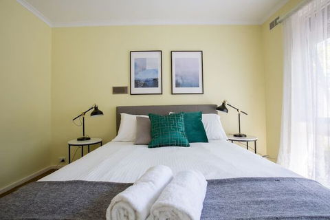 Spacious Comfortable Home In Wheelers Hill+pool - Accommodation Port Macquarie 1