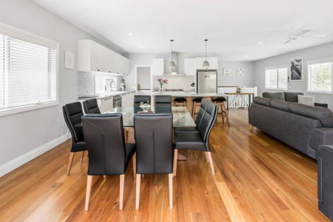 HALE KUPA Rye Beach House Spa Table Tennis - Accommodation Port Macquarie 4