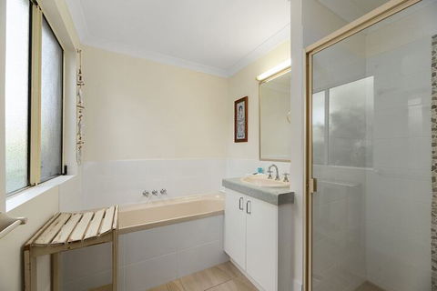 Fabulous Pet Friendly Family Home - 3 Carribean Court - Accommodation Port Macquarie 2