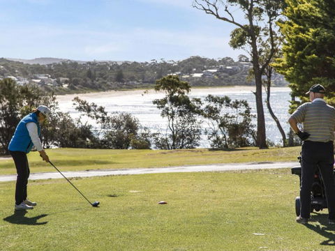 Buckland St. 29 Mollymook - Accommodation Port Macquarie 3