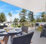 Bathers at the Beach across from Surf Beach - Accommodation Port Macquarie
