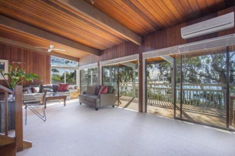 Surfers Ave 17 Narrawallee - Accommodation Port Macquarie 5