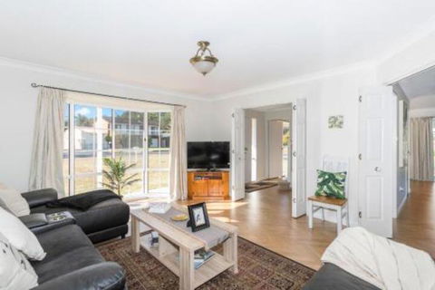 Macleay Street 23 Narrawallee - Accommodation Port Macquarie 0