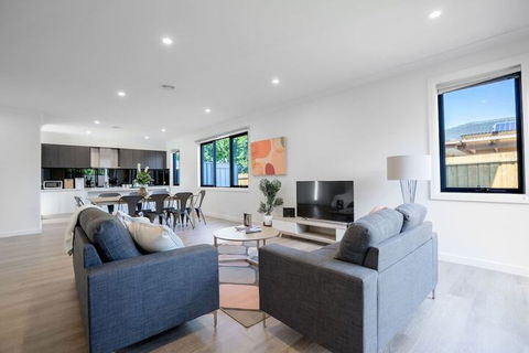 WoW Factor!luxe 4BR Townhouse@glen Waverley - Accommodation Port Macquarie 4