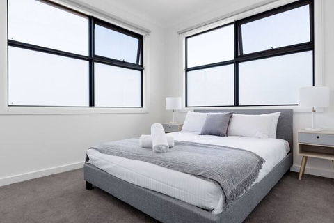 WoW Factor!luxe 4BR Townhouse@glen Waverley - Accommodation Port Macquarie 6