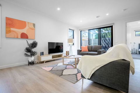 WoW Factor!luxe 4BR Townhouse@glen Waverley - Accommodation Port Macquarie 2