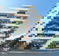 Meriton Serviced Apartments Danks Street - Accommodation Port Macquarie