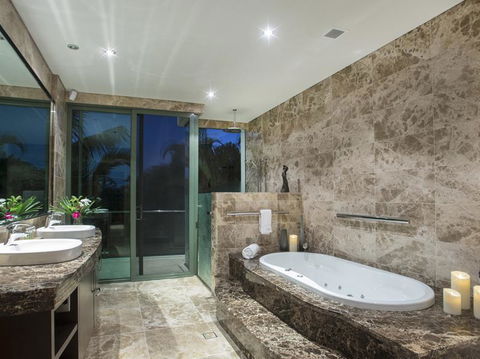 One Oceanview Luxury Accommodation - Accommodation Port Macquarie 2