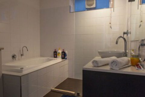Bright & Spacious 2 Bedroom Apartment In Windsor - Accommodation Port Macquarie 2