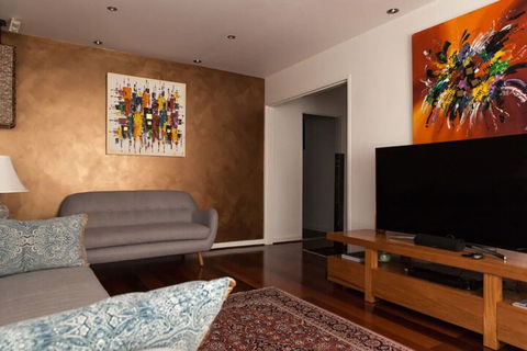 Bright & Spacious 2 Bedroom Apartment In Windsor - Accommodation Port Macquarie 5