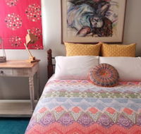 Stylish Comfortable Central Artists Home - Accommodation Port Macquarie
