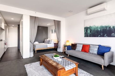 Spacious 1BD 50m From Chapel Street - Accommodation Port Macquarie 0