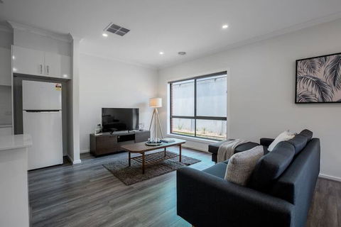 Comfy And Warm Home In Point Cook - Accommodation Port Macquarie 5