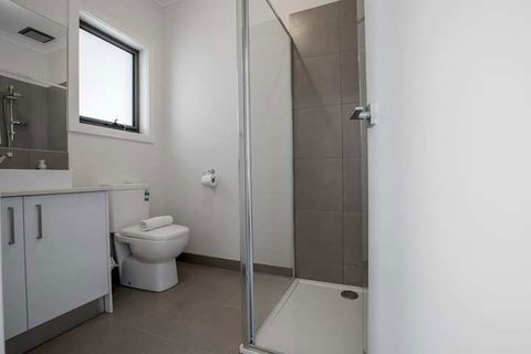 Comfy And Warm Home In Point Cook - Accommodation Port Macquarie 6