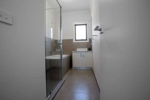 Comfy And Warm Home In Point Cook - Accommodation Port Macquarie 2