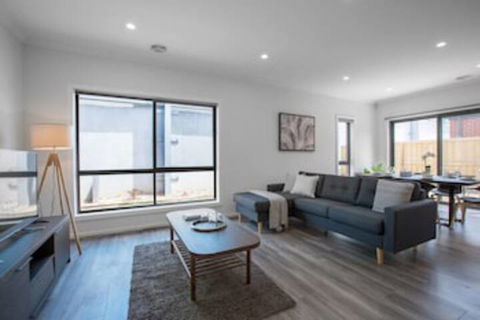 Comfy And Warm Home In Point Cook - Accommodation Port Macquarie 0