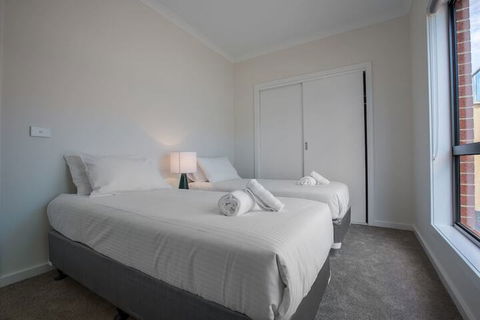 Comfy And Warm Home In Point Cook - Accommodation Port Macquarie 3