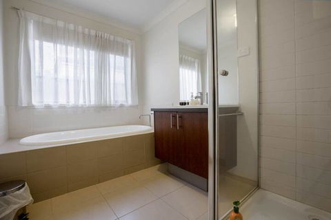 Lightful Charming House With Free Parking - Accommodation Port Macquarie 6