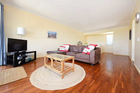 Sunbright 2/5 Petrel Street - Accommodation Port Macquarie 6