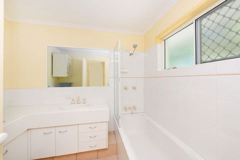 Sunbright 2/5 Petrel Street - Accommodation Port Macquarie 5