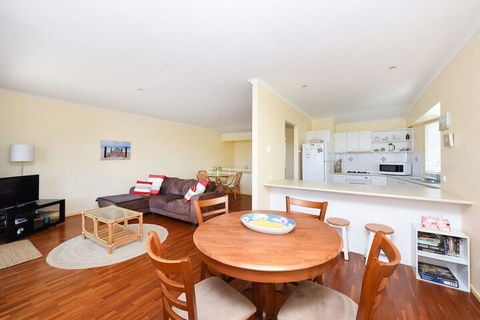 Sunbright 2/5 Petrel Street - Accommodation Port Macquarie 3