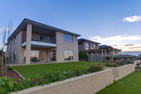 Luxury Waterfront Grand Villa In Melbourne - Accommodation Port Macquarie 4