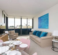 Large Modern 2 Bedroom Apartment Near Lake Claremont - Accommodation Port Macquarie