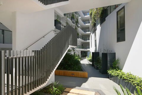 Large Modern 2 Bedroom Apartment Near Lake Claremont - Accommodation Port Macquarie 7