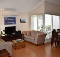 Spacious Home in Mount Hawthorn Next To Lake Monger - Accommodation Port Macquarie