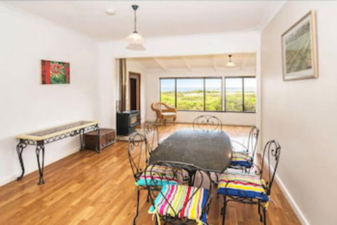 Storm Bay Cottage - Accommodation Port Macquarie 5