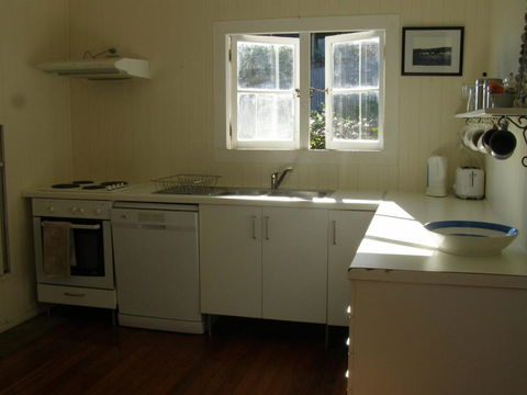 The Tree House 6 Gowing Street - Accommodation Port Macquarie 5