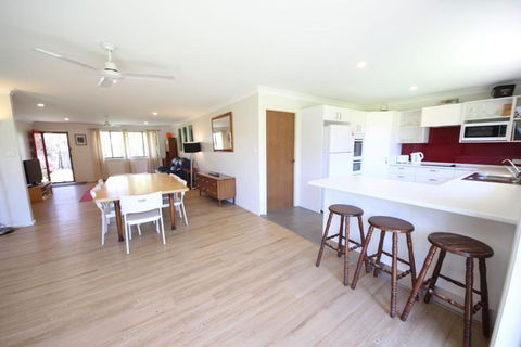 Barefoot Bungalow At Hat Head - Accommodation Port Macquarie 5