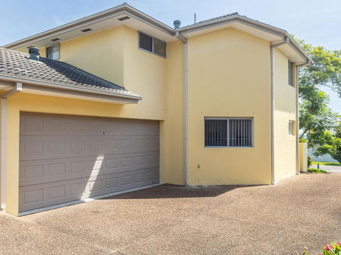 Sunset Place 1 / 29 Sunset Boulevard Gorgeous Townhouse So Close To The Water - Accommodation Port Macquarie 3
