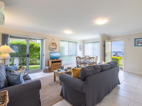 Sunset Place 1 / 29 Sunset Boulevard Gorgeous Townhouse So Close To The Water - Accommodation Port Macquarie 6