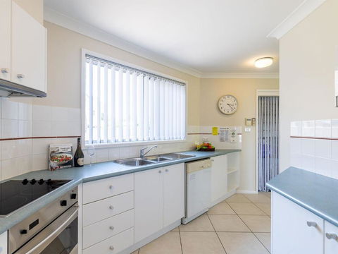 Sunset Place 1 / 29 Sunset Boulevard Gorgeous Townhouse So Close To The Water - Accommodation Port Macquarie 5