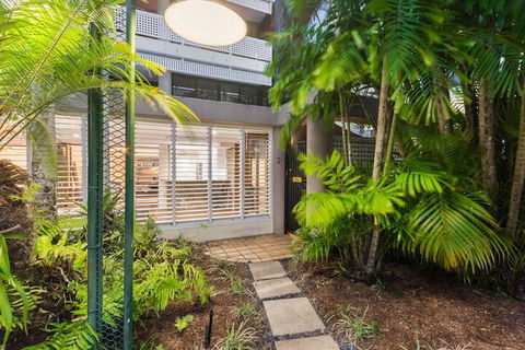 Luxury PoolSide Apartment In Beachfront - Accommodation Port Macquarie 1