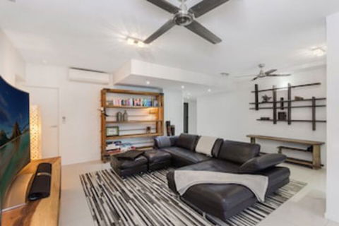 Luxury PoolSide Apartment In Beachfront - Accommodation Port Macquarie 0