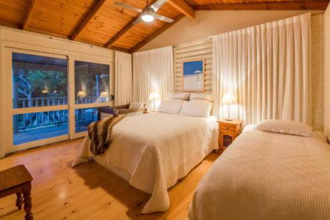 Yallingups Best Located Beach House - Accommodation Port Macquarie 3