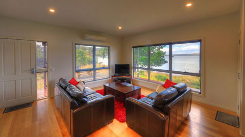 Tides Reach - Essentially Tas Dover - Accommodation Port Macquarie 5