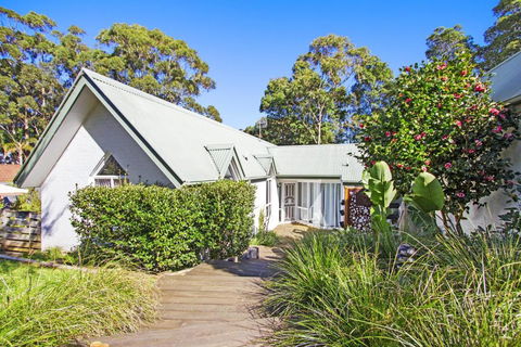 Golfers Getaway Mollymook Augusta Place 14 / 13 15 - Accommodation Port Macquarie 3