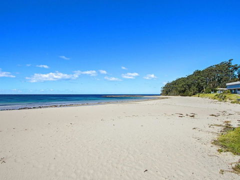 DAVIES STREET MOLLYMOOK 4 / 14 - Accommodation Port Macquarie 4