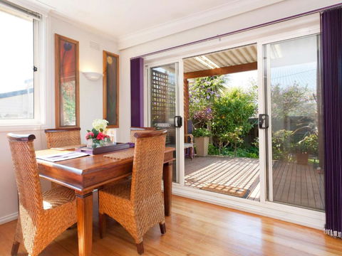 METRES TO THE BEACH MORNINGTON - Accommodation Port Macquarie 1