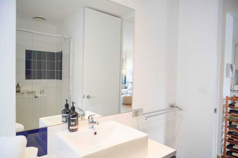 Trendy Modern 2BD Apartment Close To Beach & City - Accommodation Port Macquarie 7