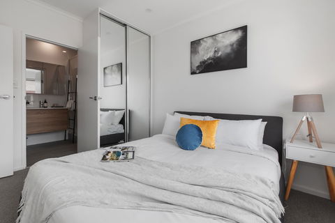 Heart Of Ormond Apartment By Ready Set Host - Accommodation Port Macquarie 5