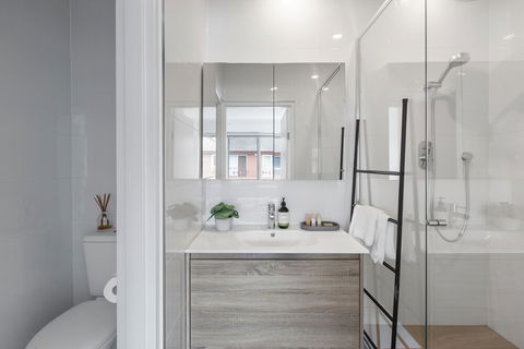 Heart Of Ormond Apartment By Ready Set Host - Accommodation Port Macquarie 4